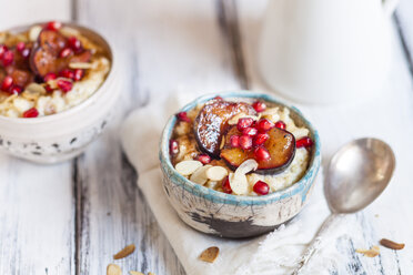 Porridge mit Zimt, Hirse, Backpflaume, Granatapfel und gerösteten Mandelsplittern - SBDF03410