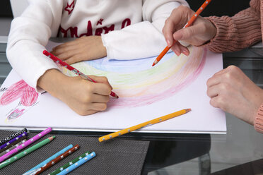 Mother and little daughter drawing a rainbow, partial view - GDF01188