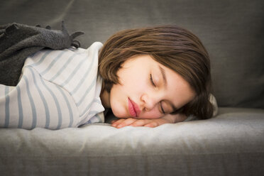 Portrait of girl sleeping on couch - LVF06501