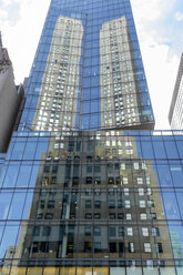 USA, New York, Hochhaus, Fassade mit Spiegelung - HLF01076