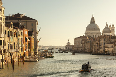 Italien, Venetien, Venedig, Canal Grande am Morgen - FCF01323