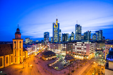 Deutschland, Hessen, Frankfurt, Hauptwache, Skyline, Blaue Stunde - PUF00966