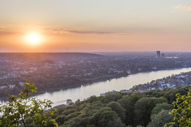 Deutschland, Nordrhein-Westfalen, Bonn am Abend - PVCF01228