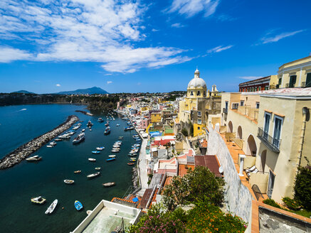 Italien, Kampanien, Golf von Neapel, Phlegräische Inseln, Insel Procida, Hafen, Marina di Corricella - AMF05565