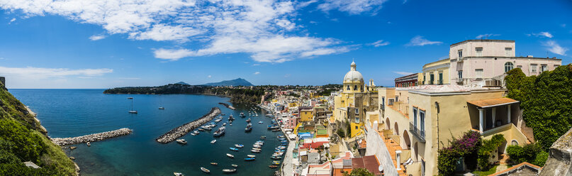 Italy, Campania, Gulf of Naples, Phlegraean Islands, Procida Island, Harbour, Marina di Corricella - AMF05566