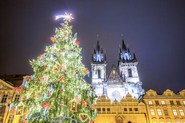 Czechia, Prague, Old Town, Market Square and illuminated Church of Our Lady Before Tyn, Christmas market - PUF00978