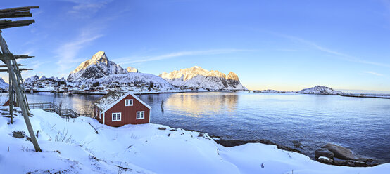 Norwegen, Lofoten Inseln, Fischerdorf Reine am Morgen - VTF00614