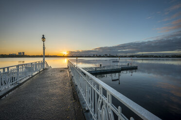 Germany, Hamburg, Outer Alster Lake, mooring area Rabenstrasse at sunrise - KEBF00687