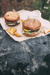 Frischer Burger auf Briefmarke - VPIF00296