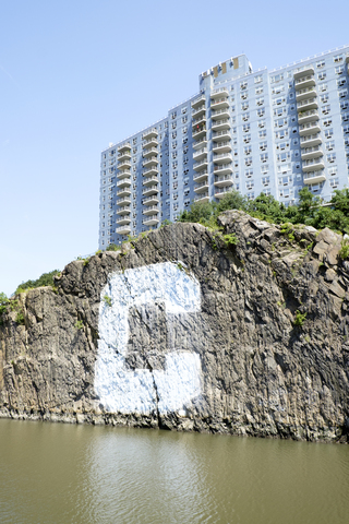 USA, New York City, Harlem River, Der Felsen Big C, lizenzfreies Stockfoto