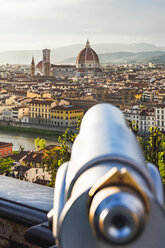 Italy, Tuscany, Florence, Old town, Santa Maria del Fiore and Badia Fiorentina, telescope in the foreground - CSTF01540