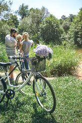 Family with bicycle in the countryside - DAPF00841