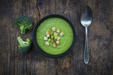 Broccoli soup in bowl, croutons - LVF06541