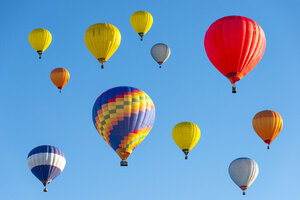 Lithuania, Vilnius, Hot air balloons - CSTF01551