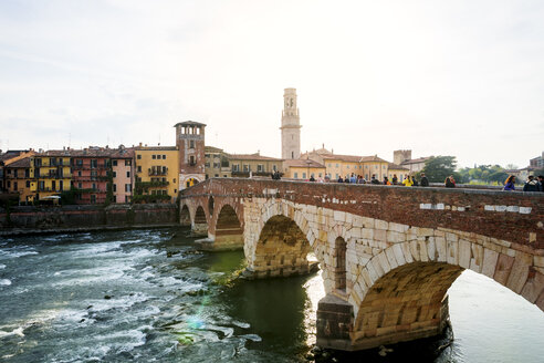 Italien, Venetien, Verona, Ponte Pietra - PUF01009