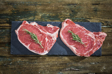 Raw beefsteaks with rosemary - GIOF03683