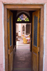 India, Rajasthan, Alwar, Heritage Hotel Ram Bihari Palace, courtyard - NDF00722