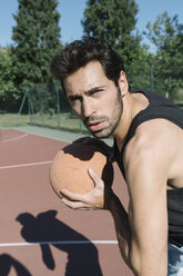 Man playing basketball - ALBF00320