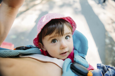 Cute baby girl travelling with mum in a baby carrier - GEMF01827