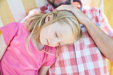 Girl relaxing with her father lying on a blanket - SRYF00648