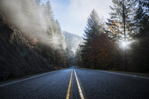 USA, Oregon, Klamath County, road in Crater Lake National Park - STCF00375