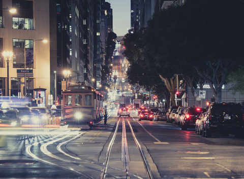 USA, Kalifornien, San Francisco, Kalifornien Straße bei Nacht, lizenzfreies Stockfoto