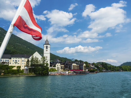 Österreich, Salzkammergut, Salzburger Land, Wolfgangsee, St. Wolfgang, Blick auf das Hotel Weisses Rössl - AMF05579