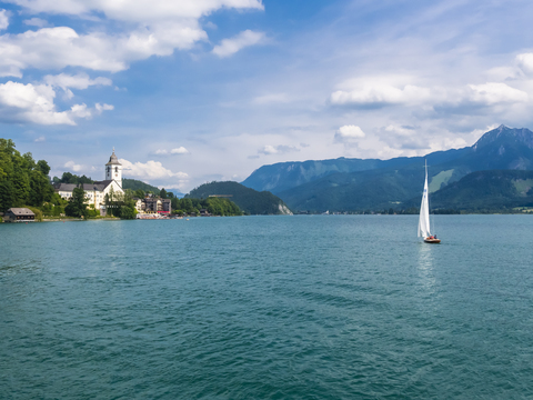 Austria, Salzkammergut, Salzburg State, Lake Wolfgangsee, St. Wolfgang, Sailing boat stock photo