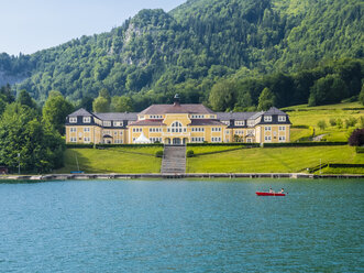 Austria, Salzkammergut, Salzburg State, Lake Wolfgangsee, St. Wolfgang, Hoehere Lehranstalt fuer wirtschaftliche Berufe and Ferienhort - AMF05585