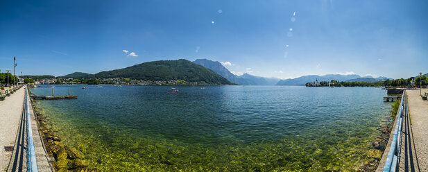 Austria, Upper Austria, Salzkammergut, Gmunden, Traunsee, Panoramic view of waterfront promenade - AMF05588