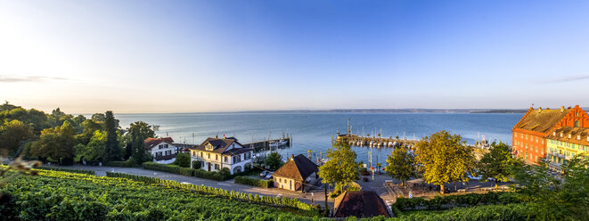 Deutschland, Baden-Württemberg, Bodensee, Meersburg, Blick vom Staatsweingut - PUF01026