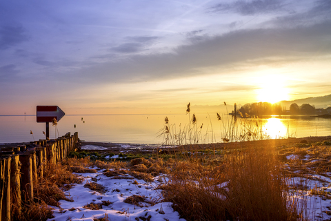 Schweiz, Thurgau, Bodensee, Romanshorn im Winter bei Sonnenuntergang, lizenzfreies Stockfoto