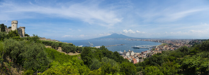 Italy, Campania, Naples, View from Castellammare de Stabia, Castello Medioevale, Gulf of Naples, Vesuvius in the background - AMF05590