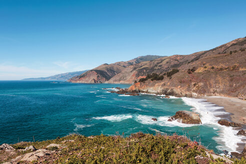 USA, Kalifornien, Blick auf die Küste mit Strand, Big Sur National Park - WVF00864