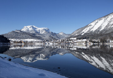 Österreich, Steiermark, Salzkammergut, Altaussee, Der Altausseer See im Winter - WWF03995