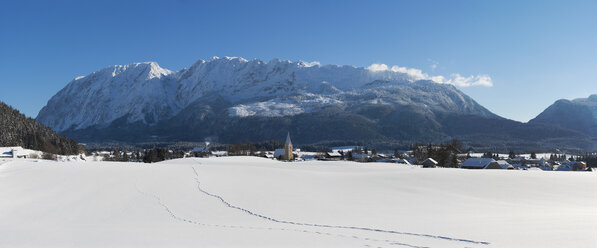 Österreich, Steiermark, Salzkammergut, Steirisches Salzkammergut, Bad Mitterndorf, Grimmingberg im Hintergrund, Panorama - WWF04001