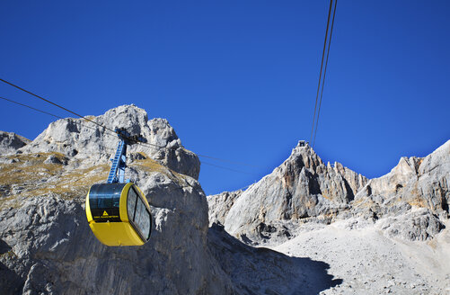 Austria, Styria, Salzkammergut, Dachstein massif, Dachstein glacier lift - WWF04014
