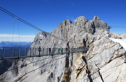 Austria, Styria, Salzkammergut, Dachstein massif, suspension bridge - WWF04016