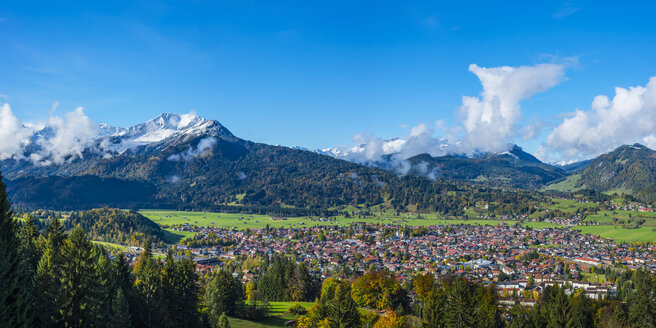 Germany, Bavaria, Allgaeu, View to Oberstdorf, in the background Hoher Ifen, Gottesacker Plateau, Toreck, Kleinwalsertal, Vorarlberg, Allgaeu Alps in Austria - WGF01153