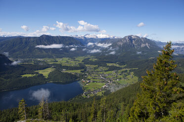 Austria, Styria, Salzkammergut, Ausseerland, Altaussee, Lake Altausseer See and Dachstein - WWF04024