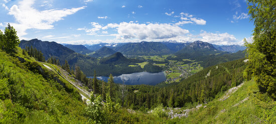 Austria, Styria, Salzkammergut, Ausseerland, Altaussee, Lake Altausseer See and Dachstein - WWF04026