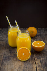 Freshly squeezed orange juice in jars with straws - LVF06576