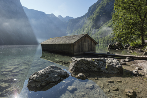 Deutschland, Bayern, Berchtesgadener Alpen, Obersee, Bootshaus, lizenzfreies Stockfoto