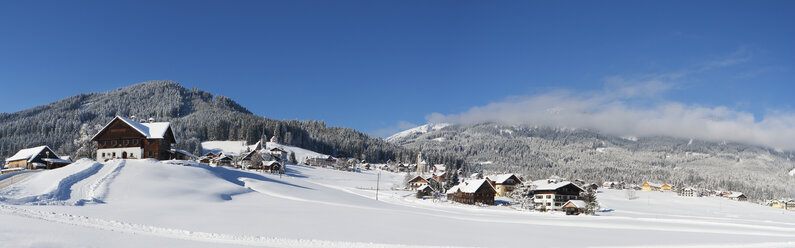 Austria, Upper Austria, Salzkammergut, Gosau, Ski area Dachstein-West - WWF04044