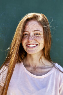 Portrait of smiling young woman with freckles - SRYF00759