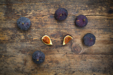 Organic figs on wood - LVF06578