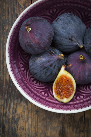 Organic figs in a bowl stock photo