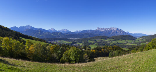 Austria, Salzburg State, Flachgau, Berchtesgadener Land, View to Hallein, Berchtesgadener Land with Untersberg, Reiteralm and Watzmann - WWF04063