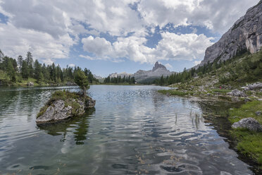 Italy, Braies Dolomites, Lago di Federa, Croda da Lago, Cortina d'Ampezzo - RPSF00086