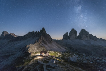 Italy, Sexten Dolomites, Tre Cime di Lavaredo, Nature Park Tre Cime, Rifugio Antonio Locatelli at night - RPS00094